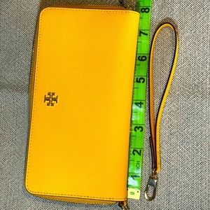 Tory Burch Emerson Wristlet Zip Continental